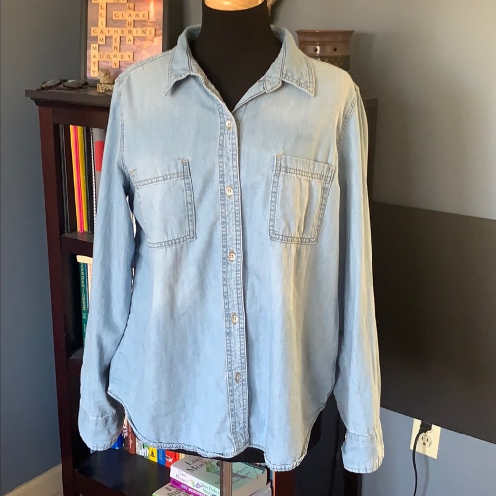Universal Thread XL chambray denim button up shirt